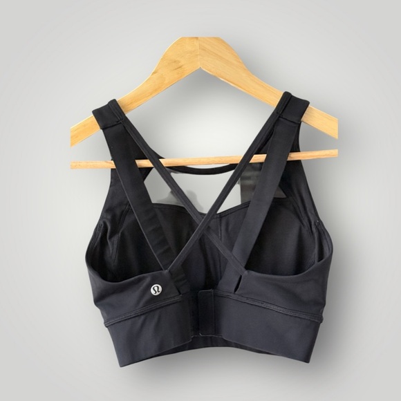 Lululemon Women’s Black Sports Bra with Criss Cross Straps! Size 6! - Picture 4 of 5